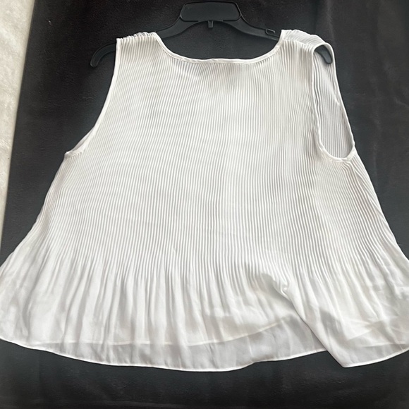 NWOT BB Dakota Sleeveless white Blouse  Size small - Picture 6 of 6